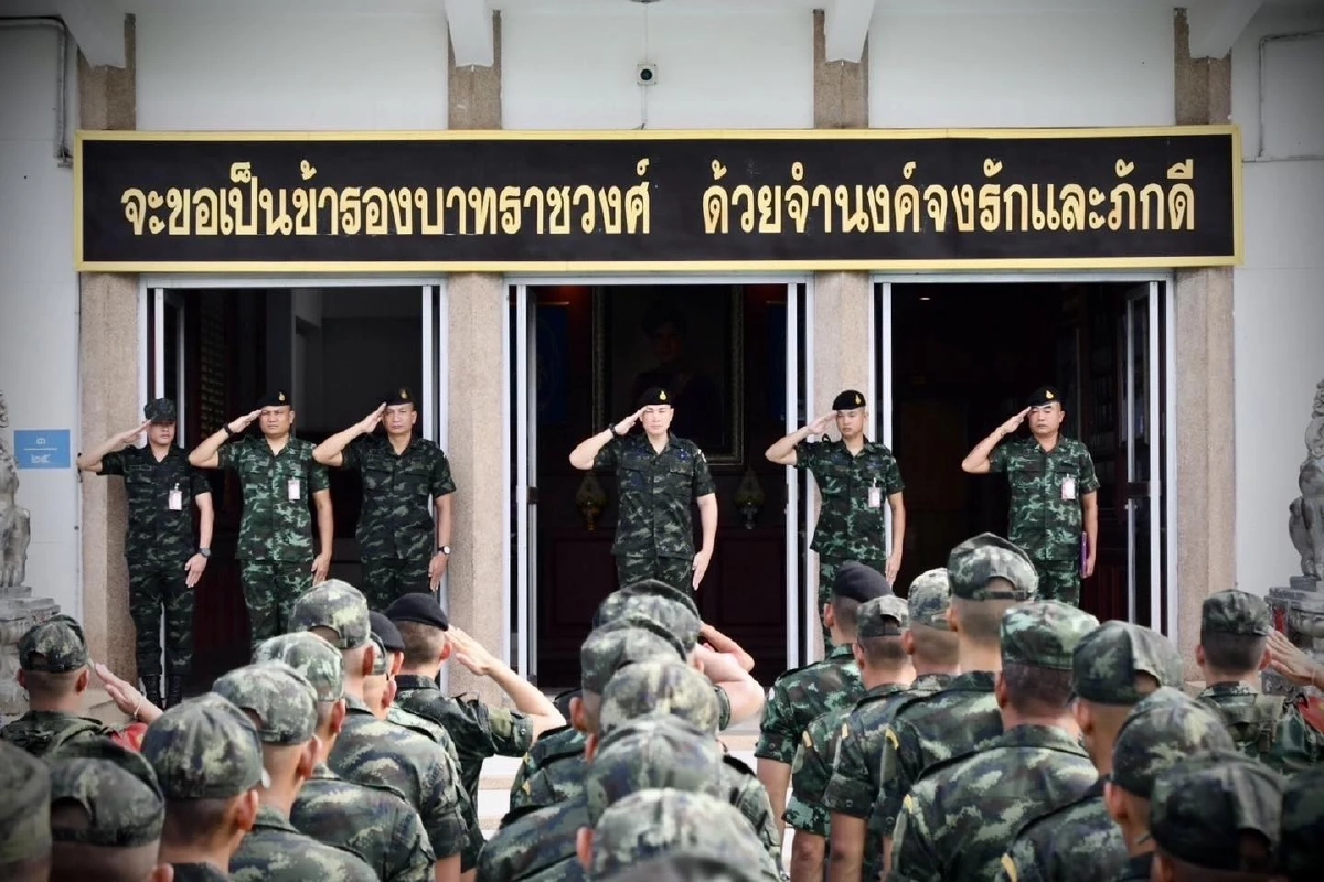 ประดับอาร์มธงชาติไทยให้กับกำลังพล ตามนโยบายของกองทัพบก