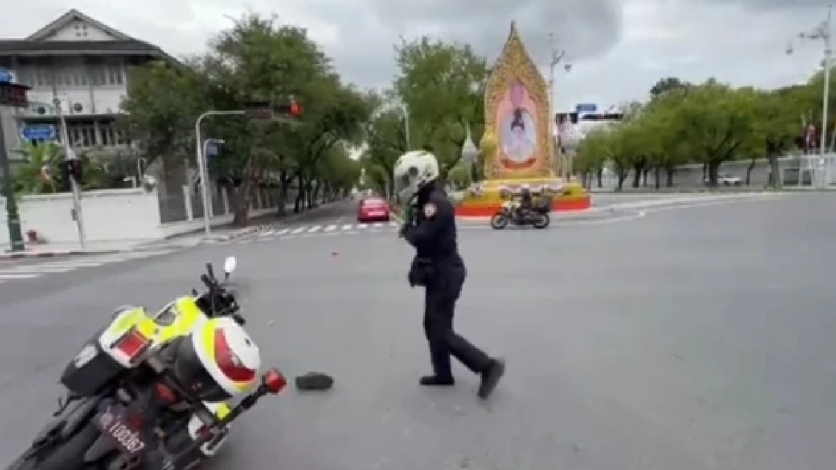 นาทีชีวิต! ตำรวจจราจรนำส่งปอดผู้บริจาค เกิดอุบัติเหตุกลางกรุง