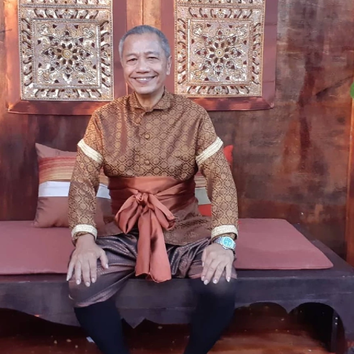 รู้แล้ว \"รอง เค้ามูลคดี\" ป่วยโรคอะไร จนล้มกลางถนน เข้า รพ. กะทันหัน