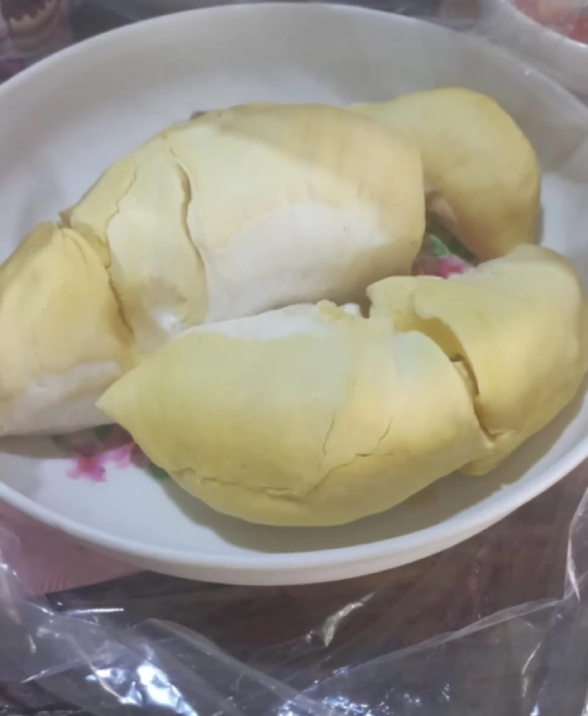 2 ผดส. กินทุเรียนก่อนขึ้นเครื่อง คนที่ซวยคือเพื่อนร่วมทาง