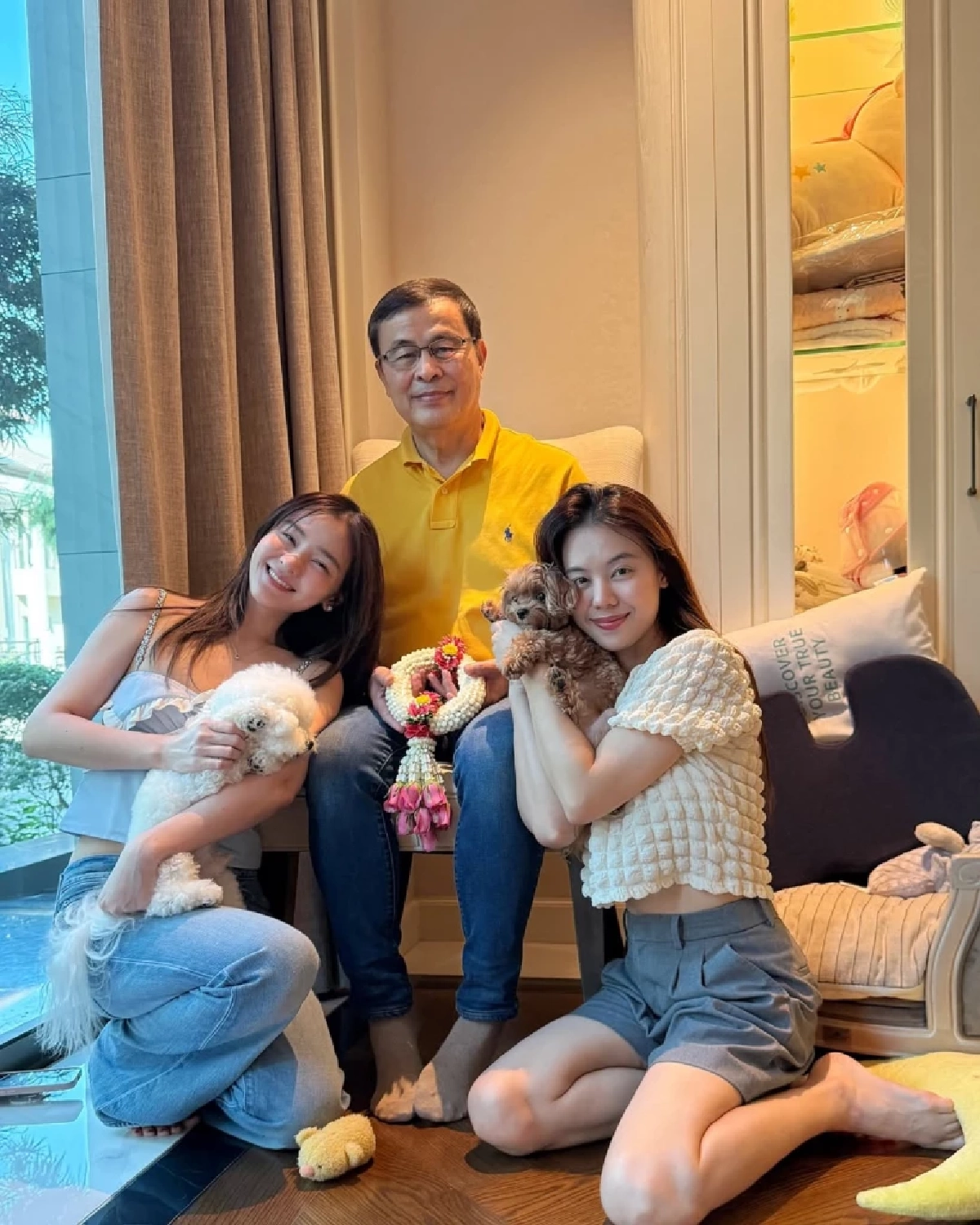 เปิดโปรไฟล์น้องสาว &quot;ออม สุชาร์&quot; ไม่ธรรมดาสวยเก่งครบเครื่อง