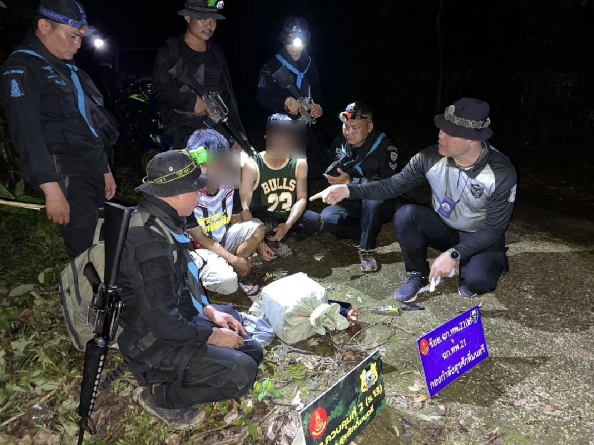 กกล.สุรศักดิ์มนตรี สกัดจับ 2 ผู้ต้องหา ยึดยาบ้า 60,000 เม็ด