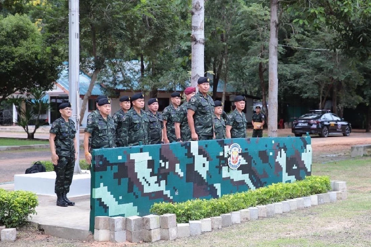 ผบ.ทบ. พบปะผู้บังคับหน่วยระดับกองพันของกองกำลังสุรนารี