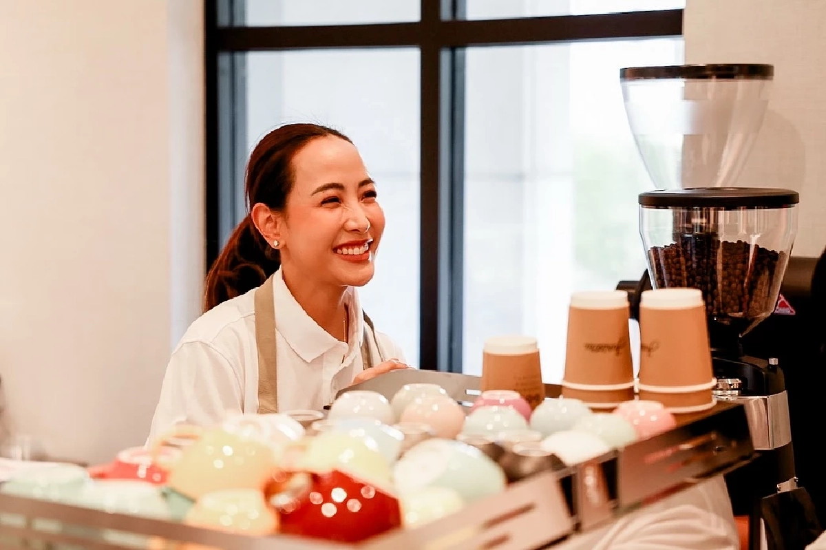 เปิดประวัติ \"จ๋า ธนนนท์ \" คู่ชีวิต \"อนุทิน\" ดีกรีไม่ธรรมดา