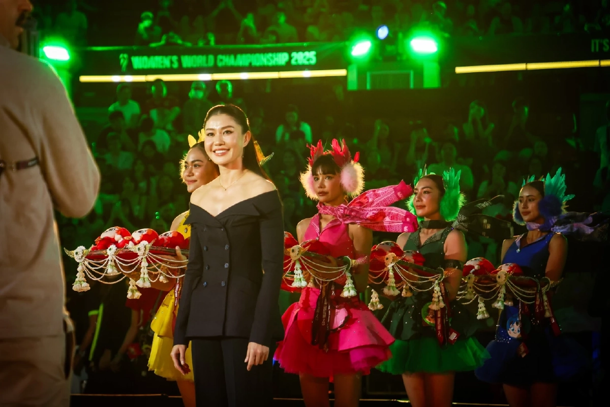 \"นุศรา ต้อมคำ\" สะกดทุกสายตา สวยสะพรั่ง ขนาด \"กัปตันคิม\" ยังตะลึง