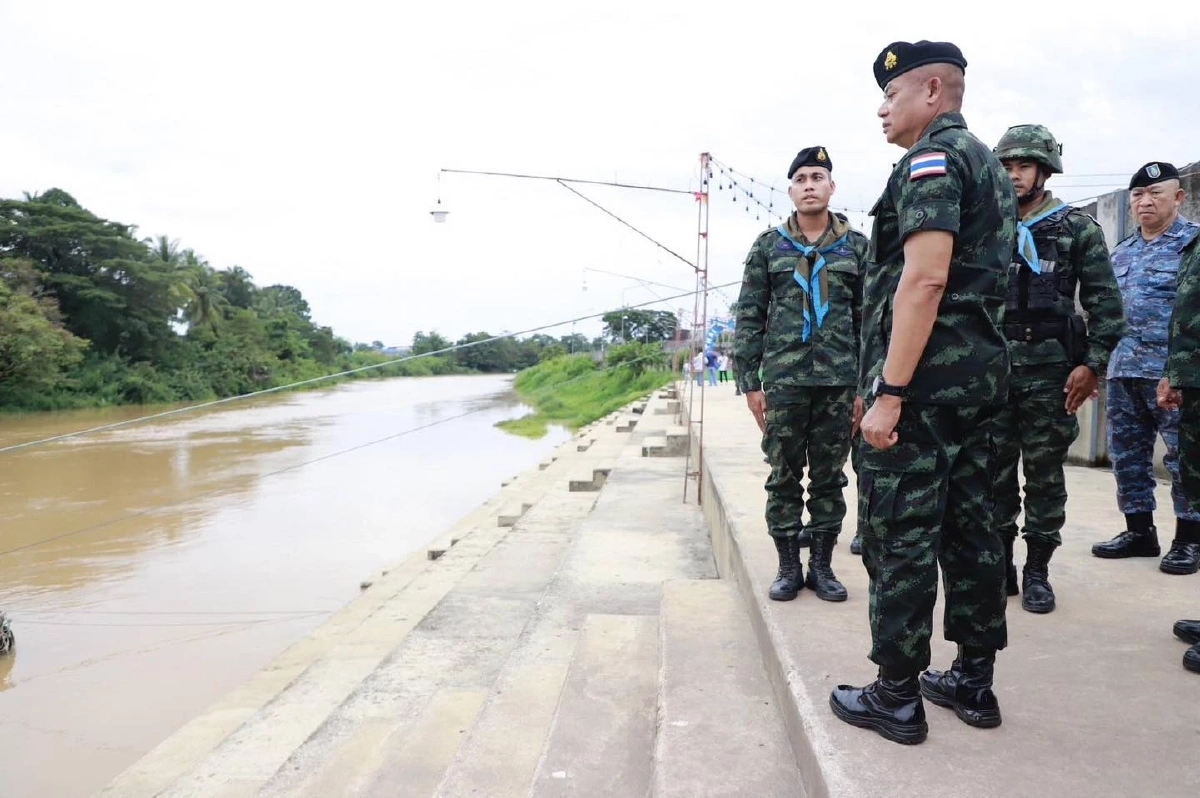 แม่ทัพภาคที่ 4 ลงพื้นที่สำรวจท่าข้ามชายแดนไทย–มาเลเซีย