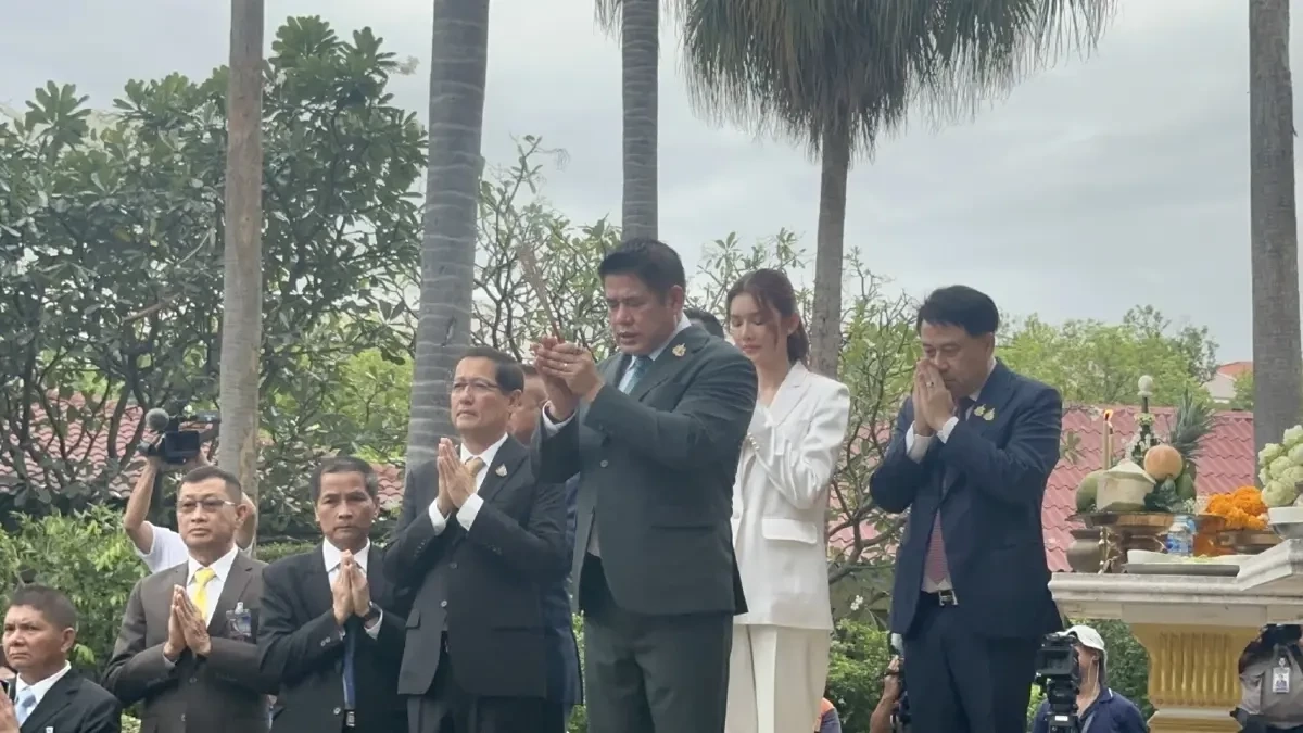 ธรรมนัส​​ ถือฤกษ์​ดีตามนายกฯ​ 09.29 น. สักการะสิ่งศักดิ์สิทธิ์
