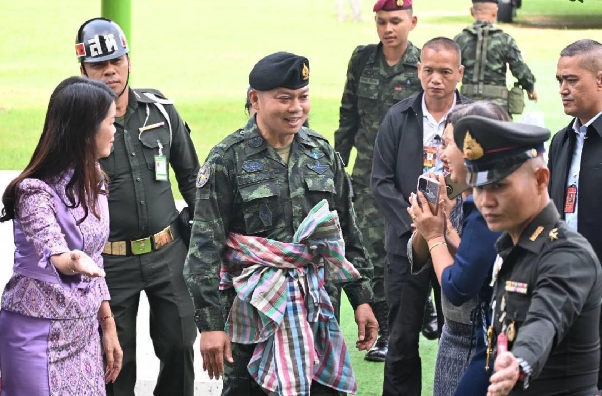 แม่ทัพภาคที่ 2 พบปะเยาวชนโรงเรียนกาฬสินธุ์พิทยาสรรพ์