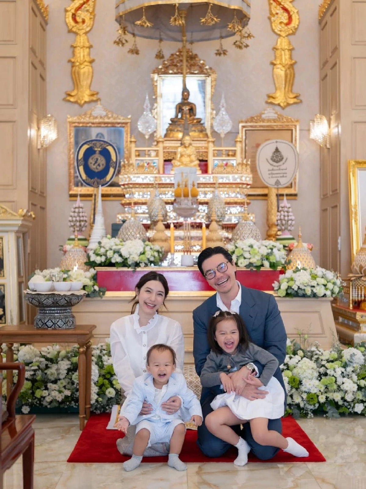 อบอุ่นสุดหัวใจ! “มิว นิษฐา” ควงครอบครัวทำบุญวันเกิดครบรอบ 35 ปี