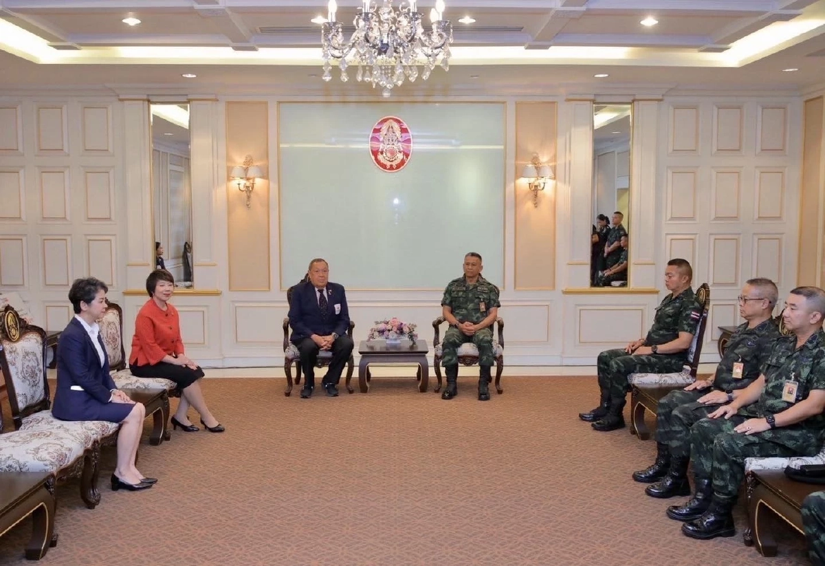 ทบ. รับมอบเงิน 1.5 ล้าน จากสภากาชาดไทย ช่วยเหลือทหารและครอบครัว