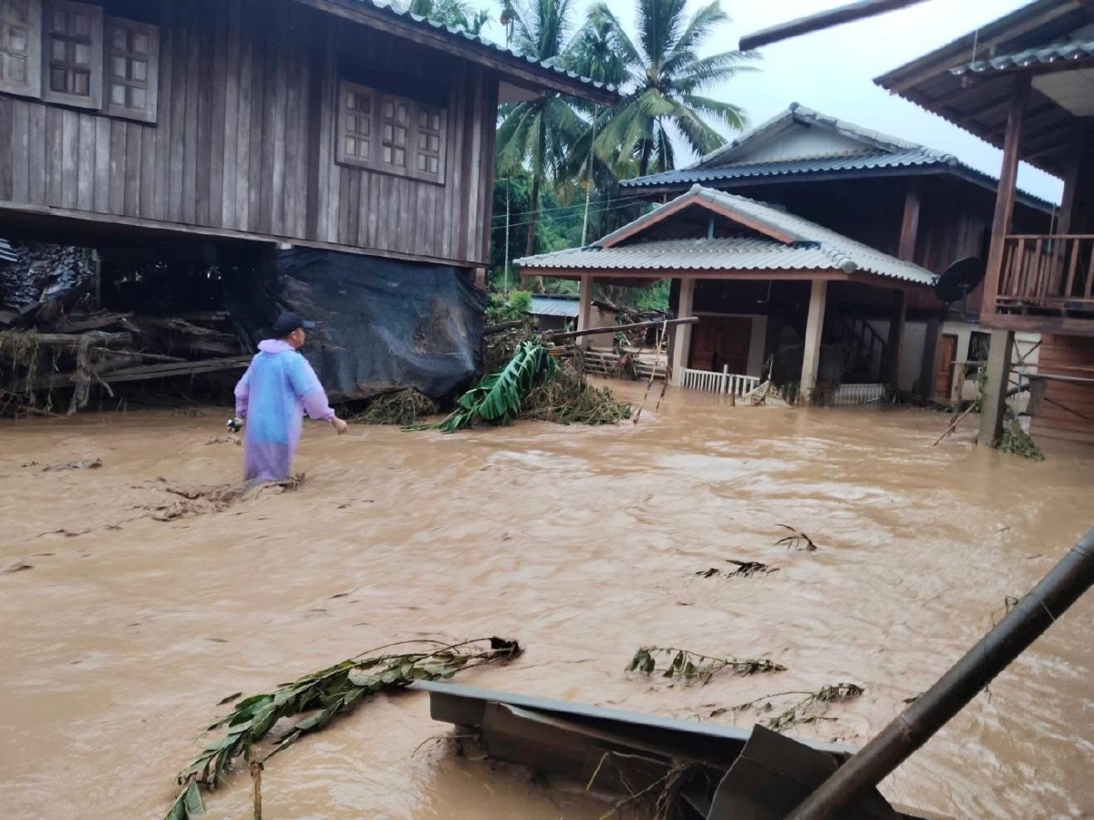 &quot;พายุบัวลอย&quot; ถล่มแม่ฮ่องสอน น้ำป่าไหลหลาก ดินโคลนถล่ม เสียชีวิต 1 ราย