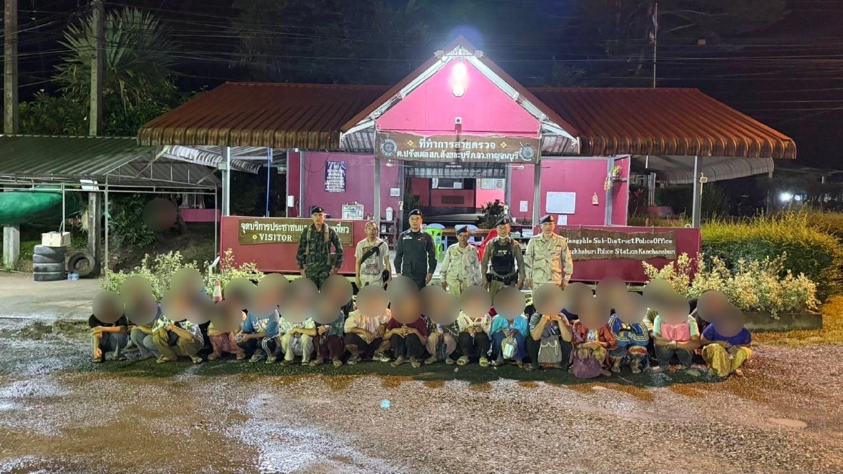 ฉก.ลาดหญ้า สนธิกำลังบุกจับแรงงานเถื่อน 43 ชีวิต อัดแน่นเต็มรถตู้