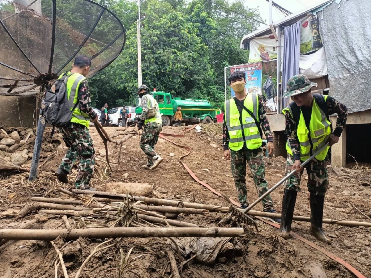 อุทยานฯ แม่ฮ่องสอน ระดมกำลังช่วยผู้ประสบภัยพายุ เร่งค้นหาผู้สูญหาย-ฟื้นฟูบ้านเรือน