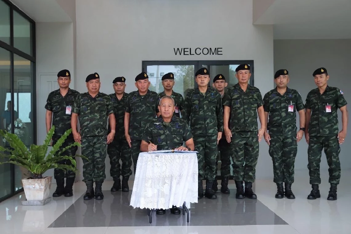 ผบ.ทบ. พบปะผู้บังคับหน่วยระดับกองพันของกองกำลังสุรนารี