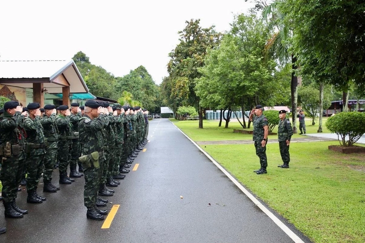 ผบ.ทบ. พบปะผู้บังคับหน่วยระดับกองพันของกองกำลังสุรนารี