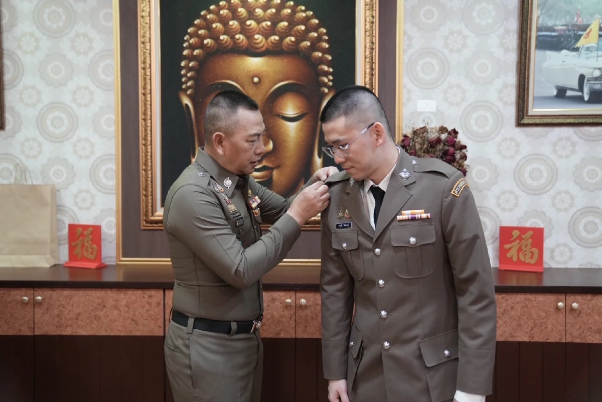 แฟนกีฬาแห่ยินดี วิว กุลวุฒิ ประกาศข่าวดี ติดยศ ร.ต.ต. อย่างเป็นทางการ