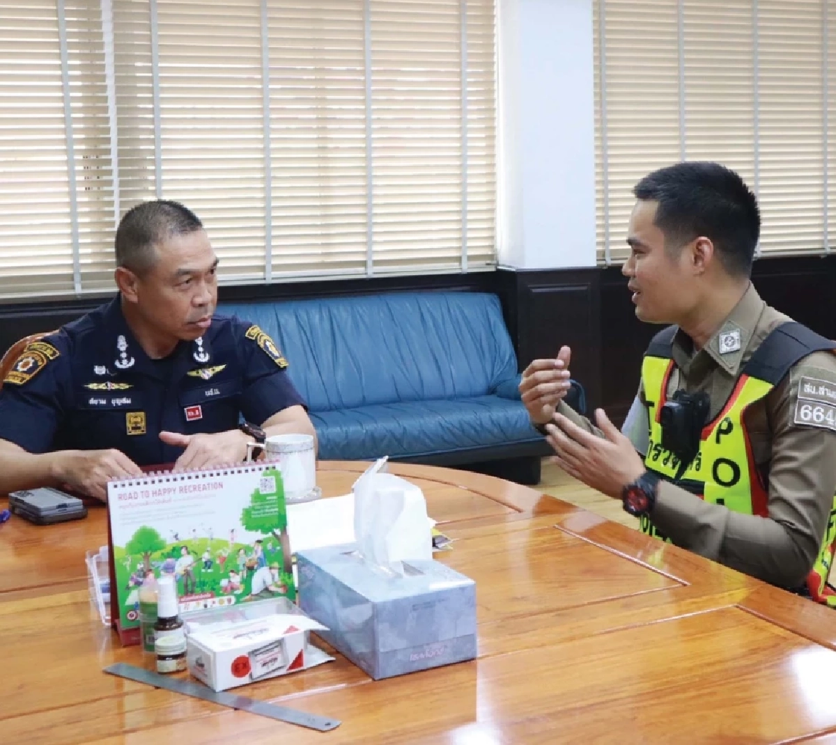 บช.น. มอบรางวัล ตำรวจจราจร สน.สามเสน ช่วยทำคลอดฉุกเฉิน