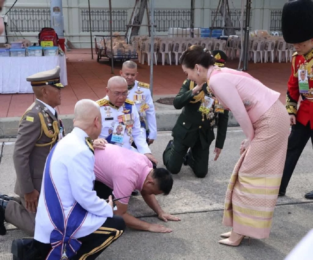 รู้แล้วคือใคร ชายวิ่งเข้าไปในขบวนเสด็จในหลวง - พระราชินี