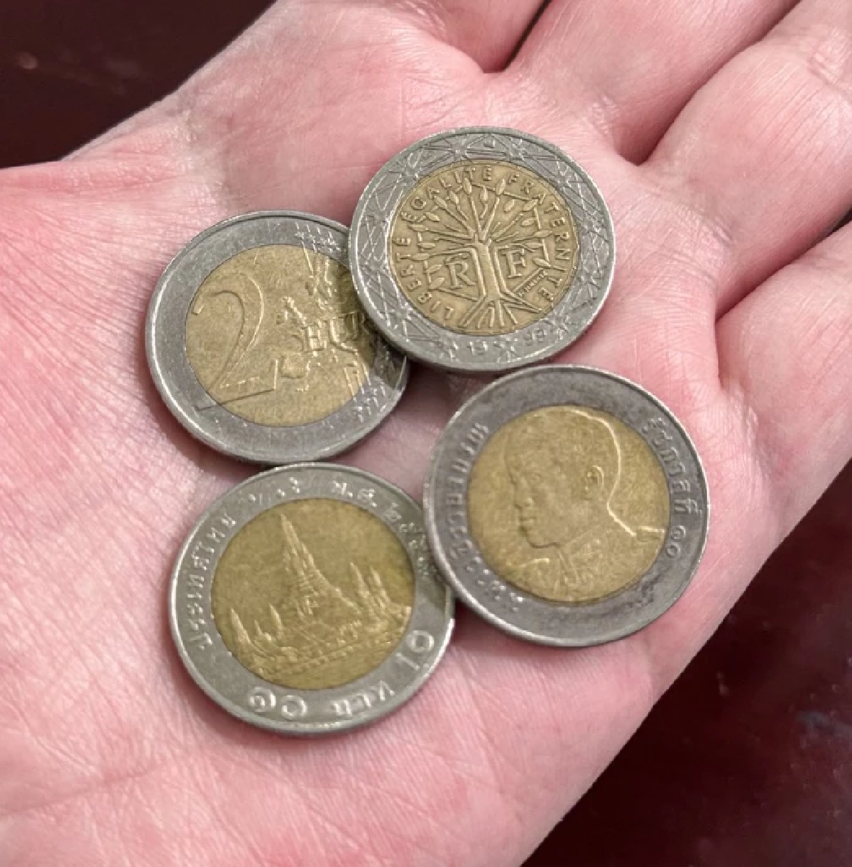 ลูกค้าต่างชาติจ่ายเหรียญยูโร ปนเหรียญ 10 นึกว่าได้กำไร แต่คิดผิด