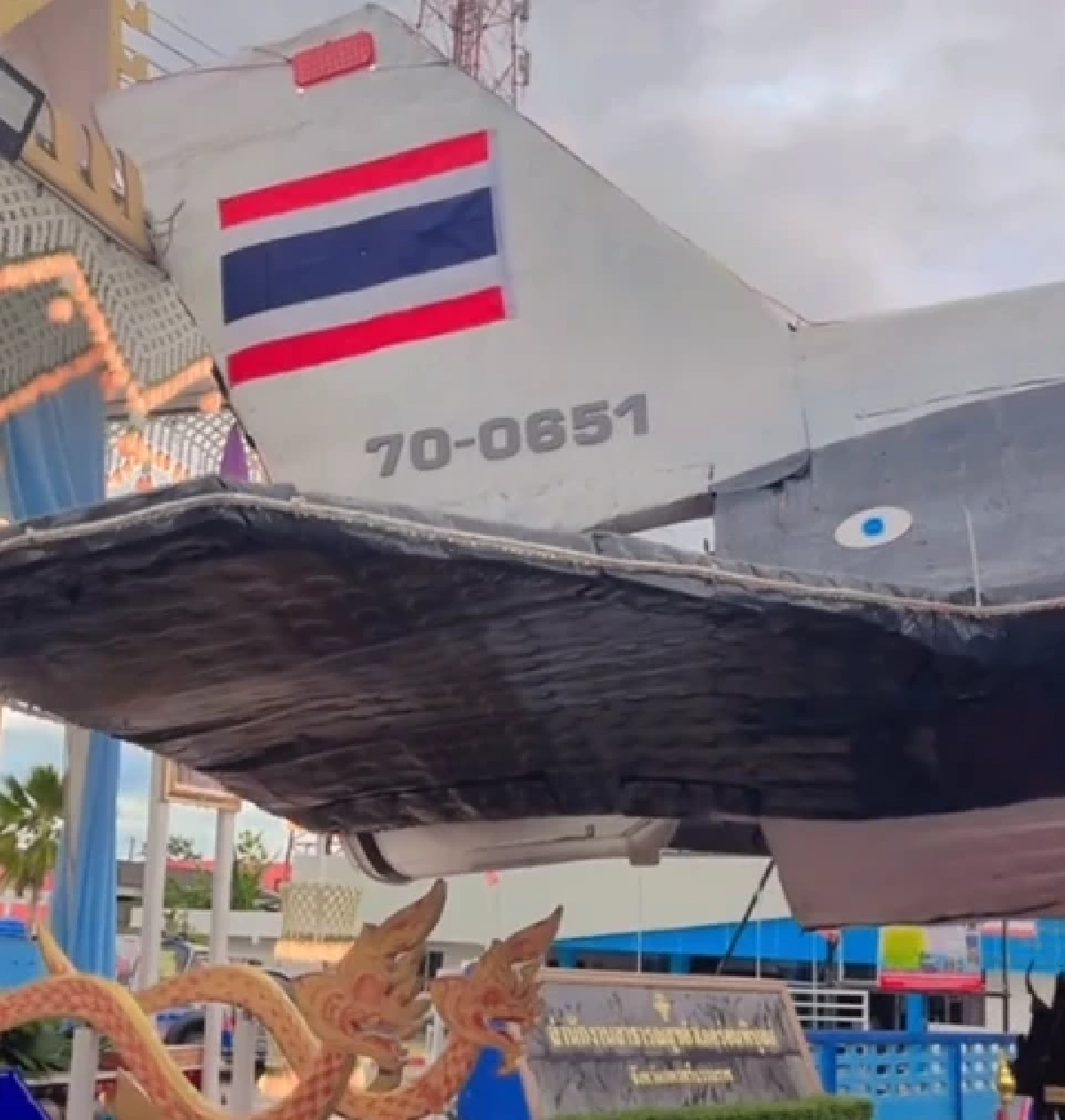 ส่องเลขข้างลำ เรือพระเครื่องบิน F-16 พรมน้ำมนต์งานลากพระ