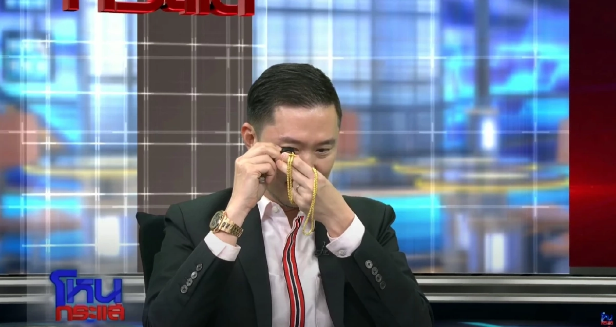 ส่องแล้ว \"บอย - โอ๊ต\" พูดทันที หลัง \"หนุ่ม กรรชัย\" ถอดพระที่ใส่ให้ดู