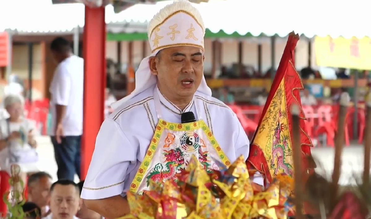 แน่นศาล แห่ส่องเลขเรือสำเภาในพิธีกินเจ สายเสี่ยงโชคเล็งเก็บ