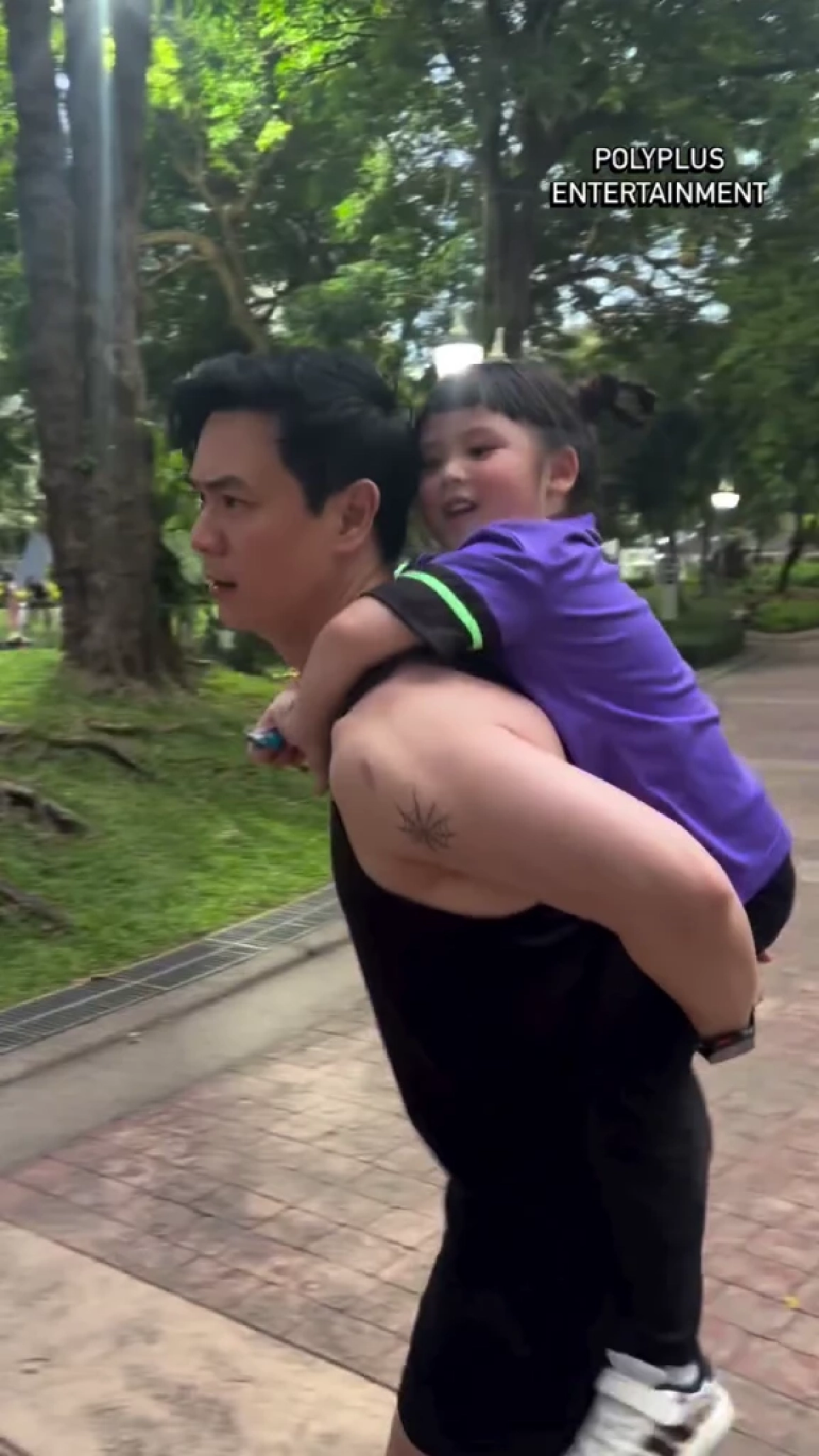 อบอุ่นยกบ้าน พ่อน็อต-แม่ชม พาลูกๆวิ่ง ช็อตนี้ยิ้มตามทั้งโซเชียล