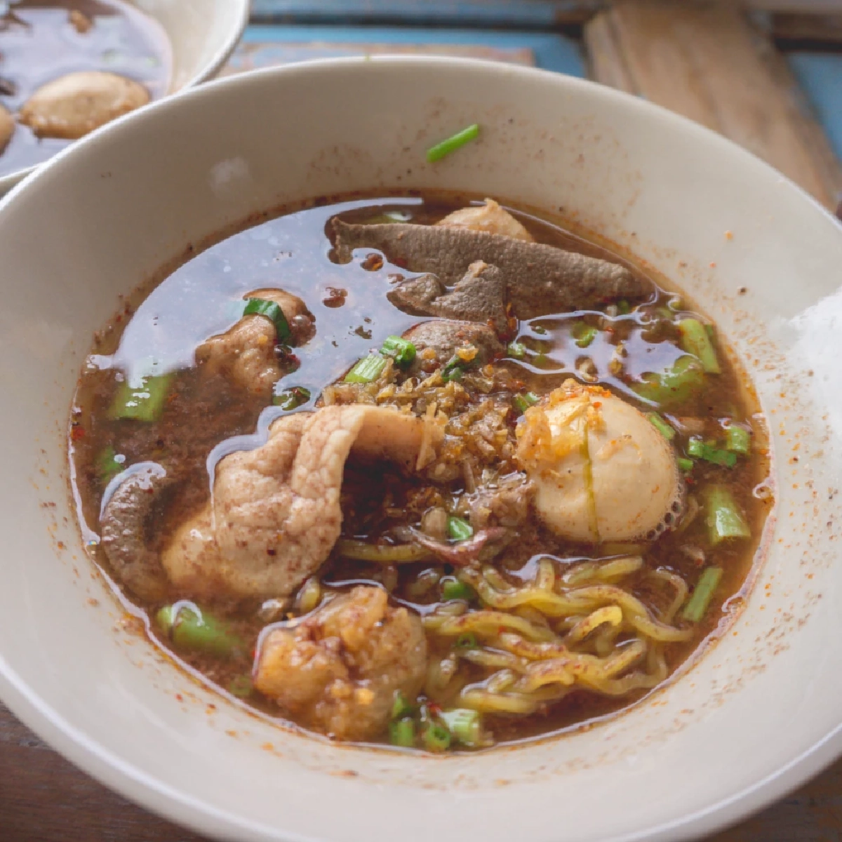ต้องรู้ก่อนสั่ง! ก๋วยเตี๋ยวเรือ vs ก๋วยเตี๋ยวน้ำตก ต่างกันอย่างไร