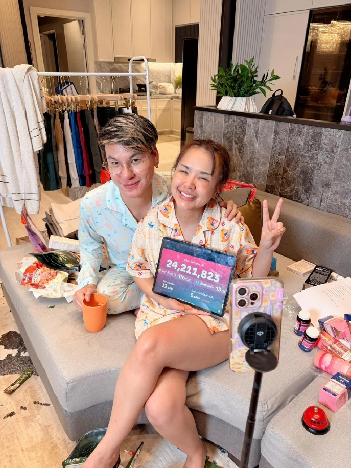 เจนนี่ รัชนก สู้ไม่ถอย ไลฟ์ขายของ 18 ชม. ยอดขายทะลุ 24 ล้าน วันนี้ขายต่อ