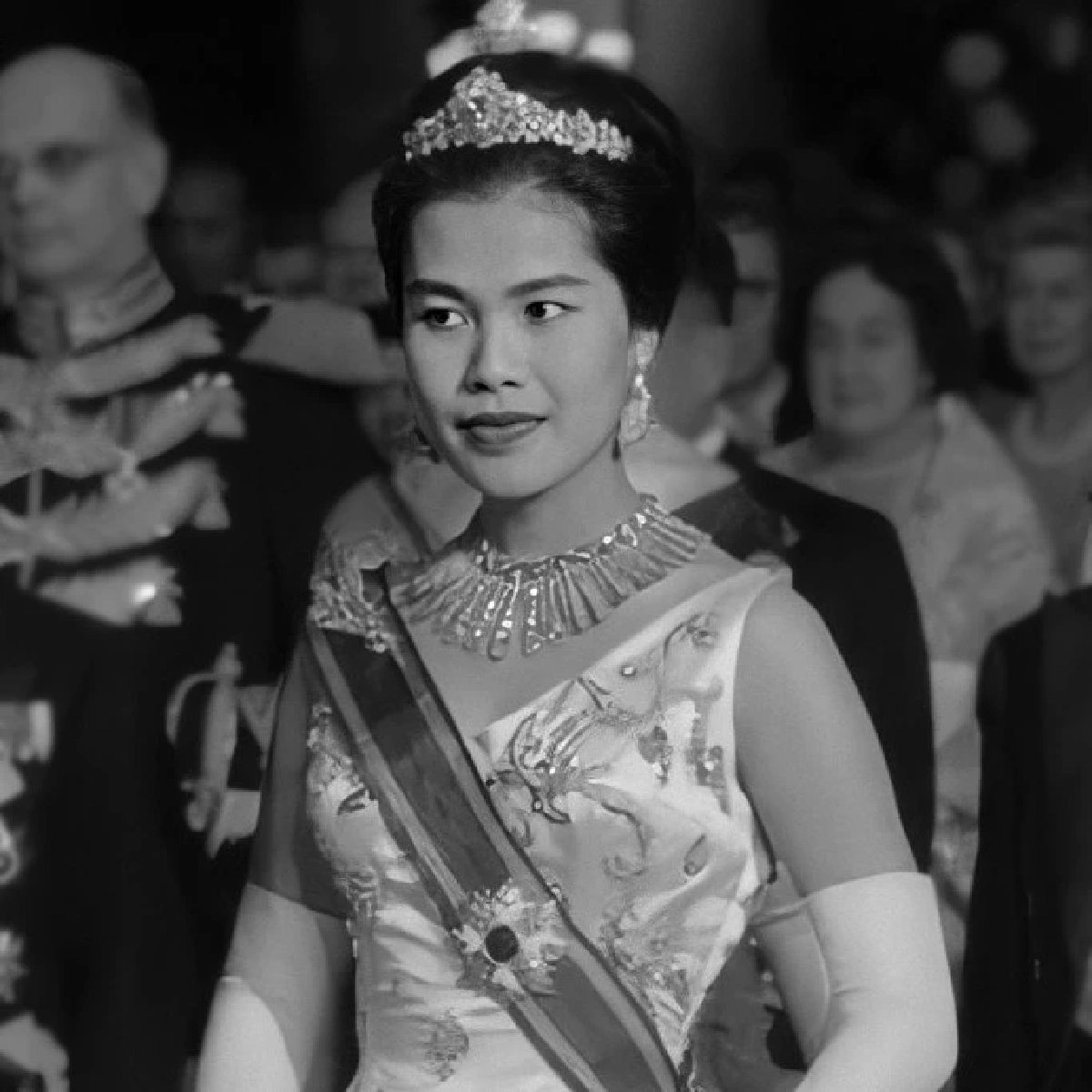 พระราชประวัติ สมเด็จพระนางเจ้าสิริกิติ์ พระบรมราชินีนาถ พระบรมราชชนนีพันปีหลวง