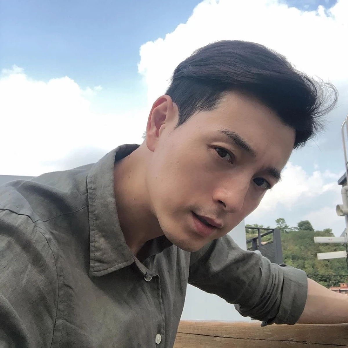 แฟนคลับใจหาย นักแสดงหนุ่มรุ่นใหญ่ ประกาศหย่าภรรยานอกวงการแล้ว