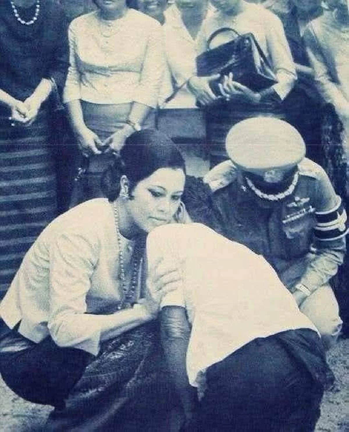 พระเมตตาสมเด็จพระพันปีหลวง "ไปบอกเจ้าหนี้นะคะ พระราชินีจะใช้หนี้ให้"
