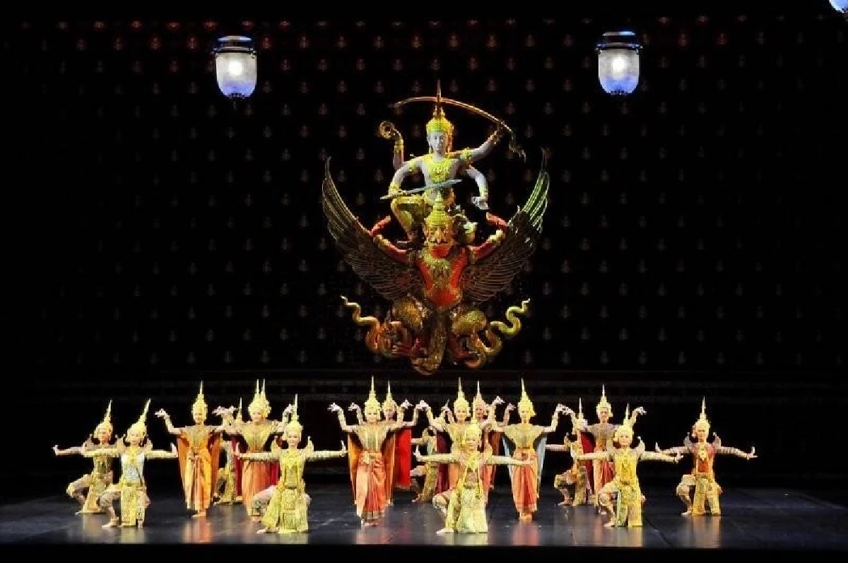 “เมื่อไม่มีใครดู แม่จะดูเอง” พระราชดำรัสที่ชุบชีวิตโขนไทย