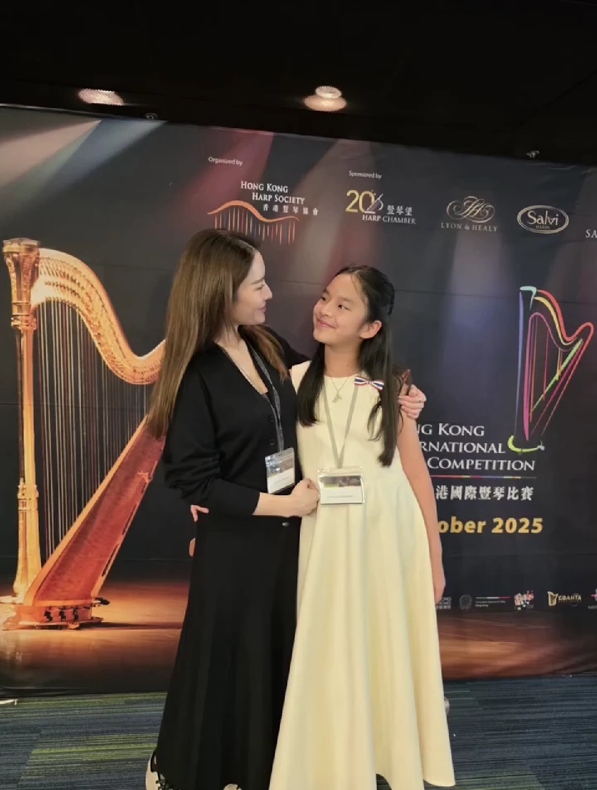 สุดปลื้ม ลูกสาวคุณแม่แอฟ ทักษอร โชว์ฝีมือฮาร์ปบนเวทีโลก