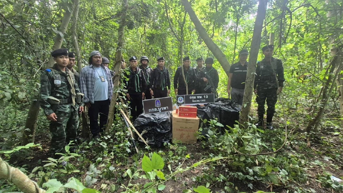 ยึดบุหรี่หนีภาษี 4,720 ซอง ซุกป่ากระถินบริเวณชายแดนสระแก้ว