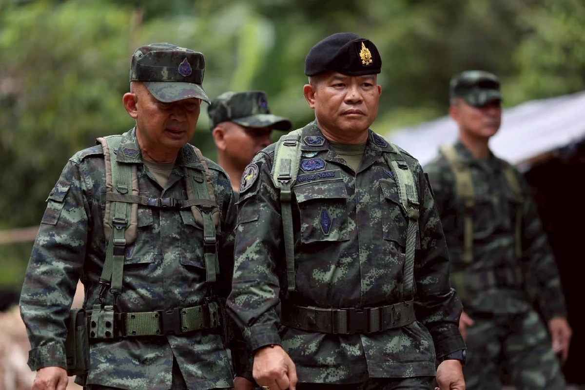 แม่ทัพภาคที่ 2 ลงพื้นที่ตรวจแนวชายแดนไทย–กัมพูชา กำชับเข้ม