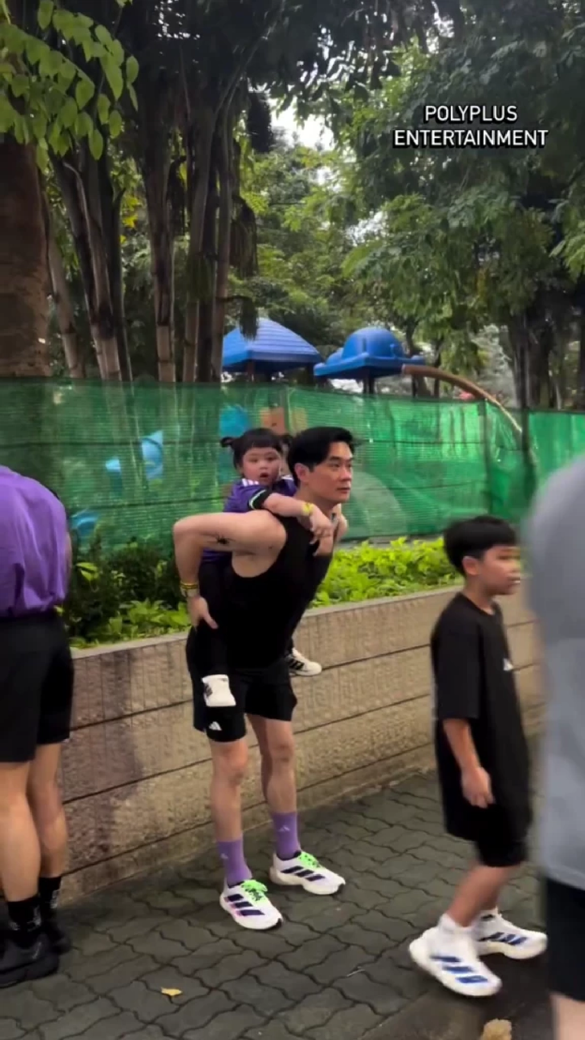 อบอุ่นยกบ้าน พ่อน็อต-แม่ชม พาลูกๆวิ่ง ช็อตนี้ยิ้มตามทั้งโซเชียล