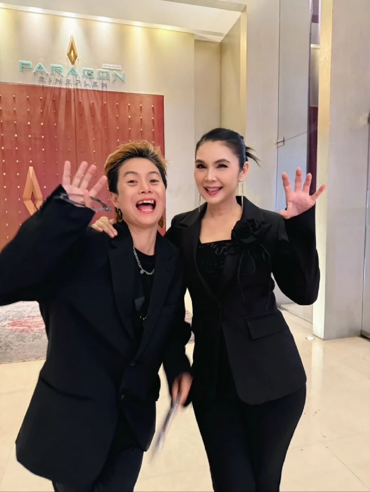 แฟนคลับฮือฮา "ฝน ธนสุนทร" สวมชุดเจ้าสาวโพสต์หวานภาพคู่