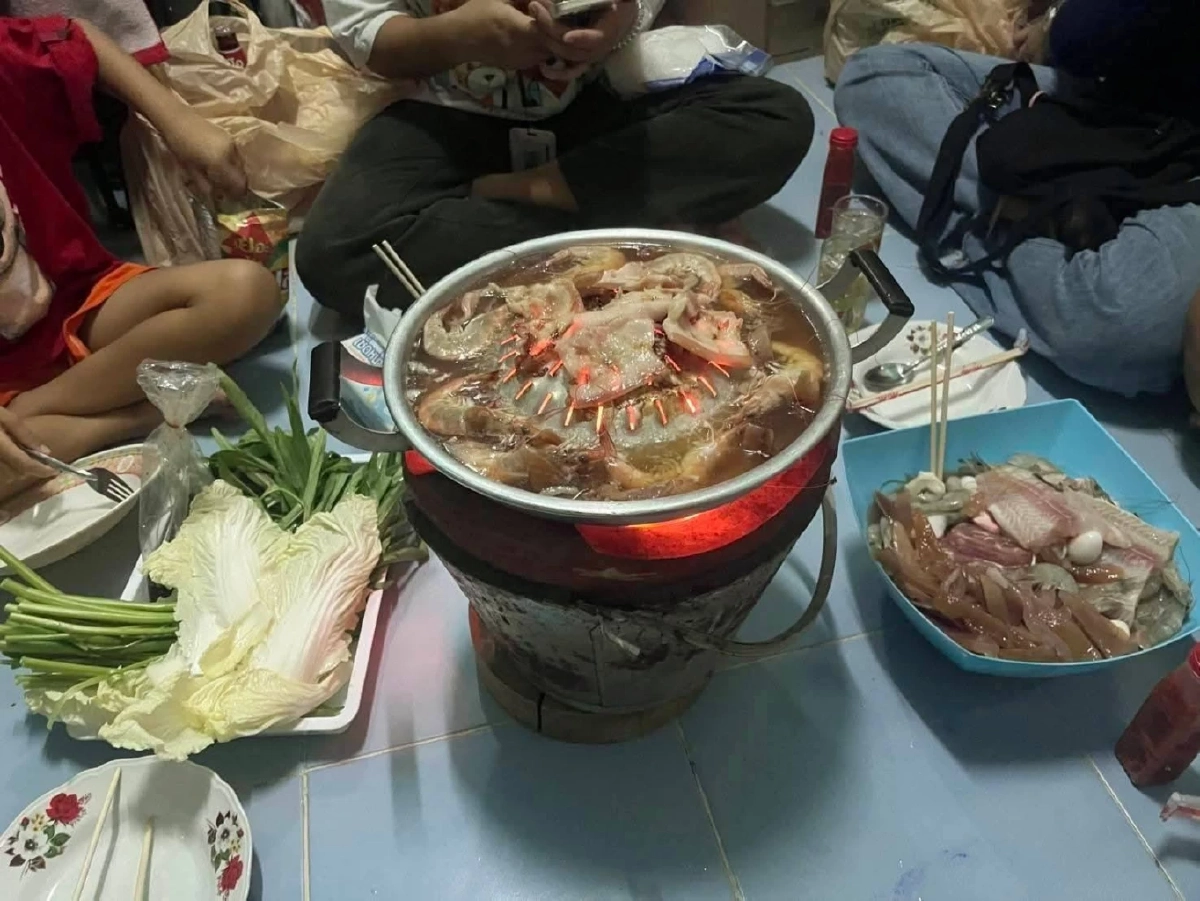 อันตราย เปิดสาเหตุ 4 ชีวิต กินหมูกระทะ อาเจียนวูบหมดสติกลางถนน
