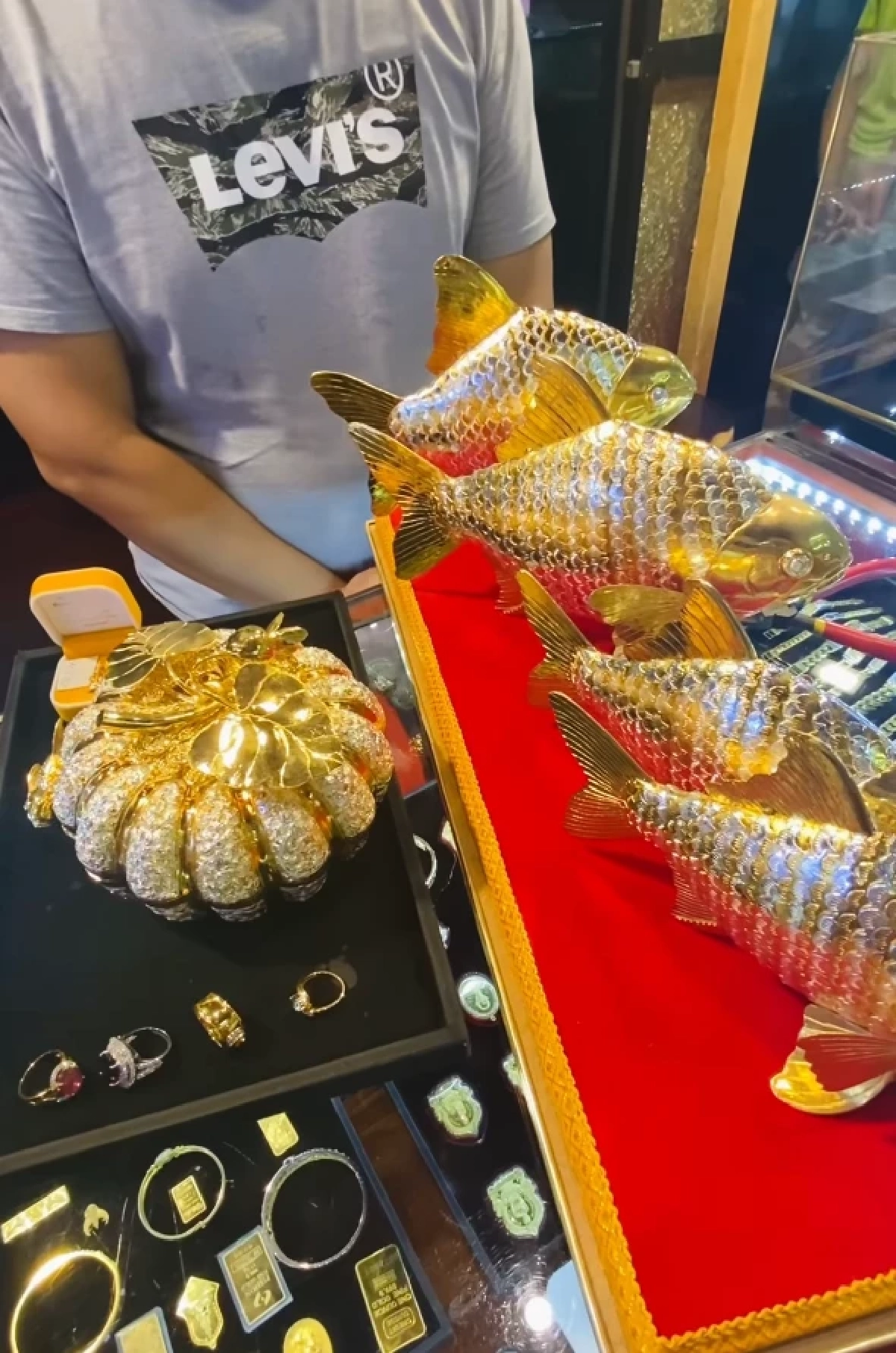 ลูกค้าซื้องานฝีมือในราคาทอง 10 บาท เก็บไว้ 17 ปี หวังทำกำไร สุดท้ายกินแห้ว