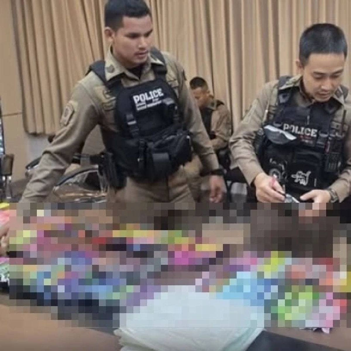 จับหนุ่มเมียนมา ลอบขายบุหรี่ไฟฟ้าให้นักท่องเที่ยว ย่านสุขุมวิท