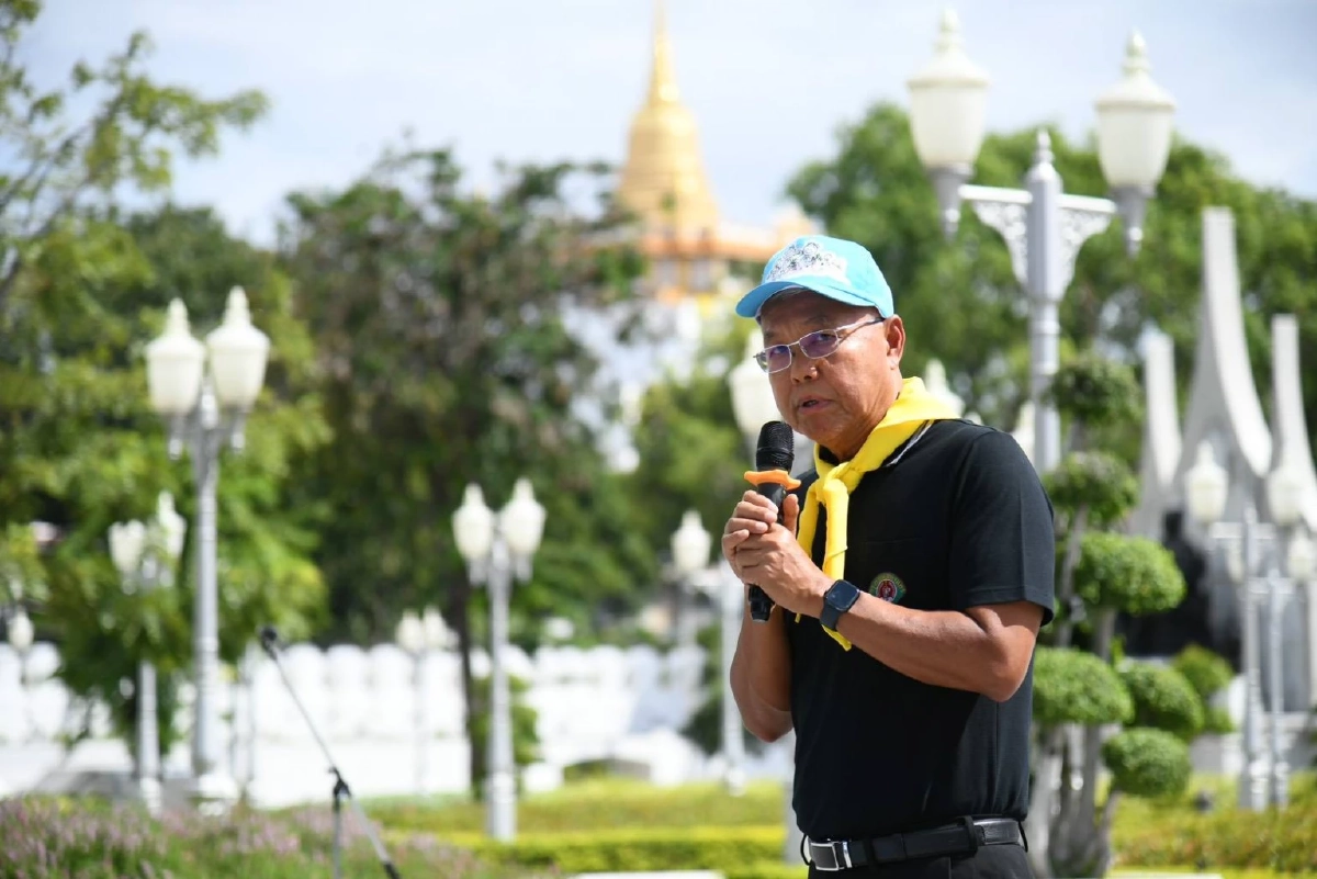 เปิดภาพ \"จิตอาสา\" เตรียมเส้นทางเคลื่อนพระบรมศพ พระพันปีหลวง