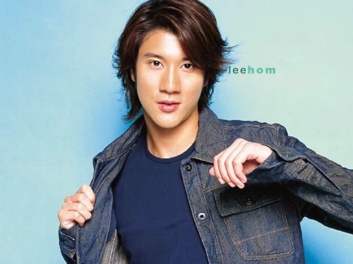 หล่ออมตะ “หวังลี่หง” ในวัย 49 ปี แต่หน้ายังเด็กเหมือนวัย 30