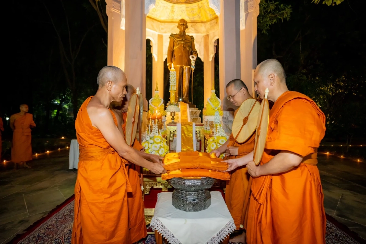 ตร. บรรพชาอุปสมบทหมู่ เพื่อน้อมอุทิศถวายแด่ ในหลวง ร.๙