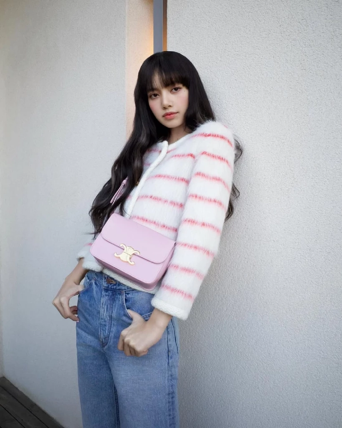 ลิซ่า–แบมแบม เจอกันที่ปารีส โมเมนต์สุดอบอุ่น ขี่หลังกันด้วย