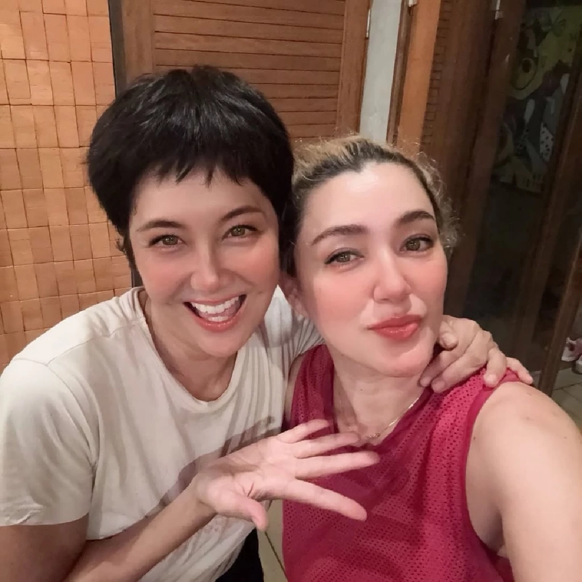 ป๊อป-เปิ้ล รวมตัวจัดปาร์ตี้หมูกระทะ วัย 50 ยังสวยไม่สร่าง