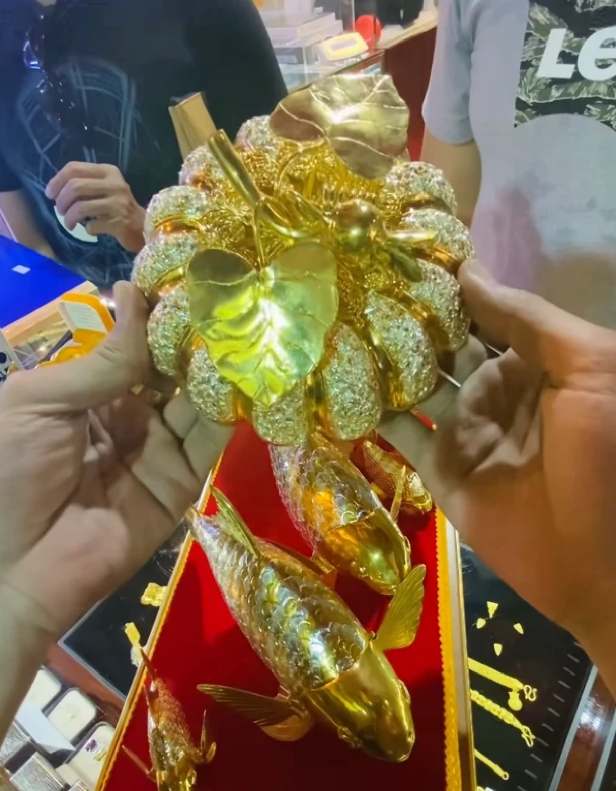 ลูกค้าซื้องานฝีมือในราคาทอง 10 บาท เก็บไว้ 17 ปี หวังทำกำไร สุดท้ายกินแห้ว