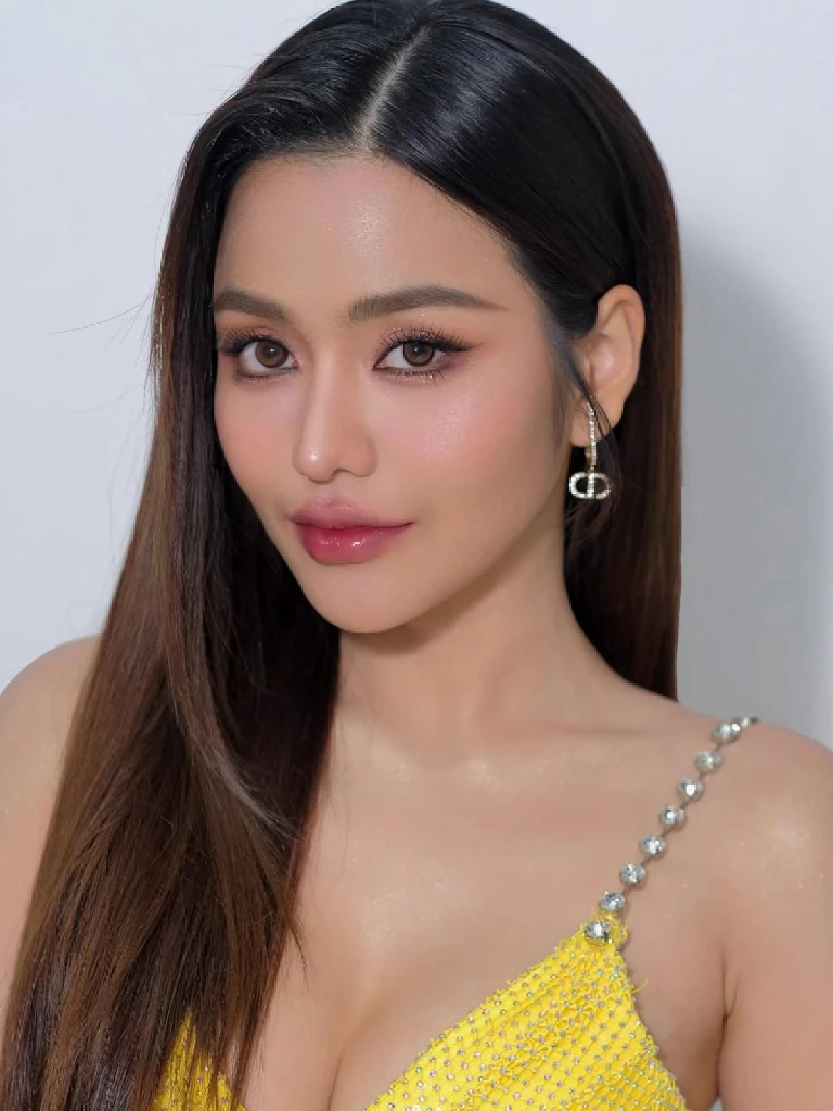ธัญญ่า อาร์สยาม เกิดอุบัติเหตุรถเกยฟุตบาท แฟนคลับแห่ส่งกำลังใจ
