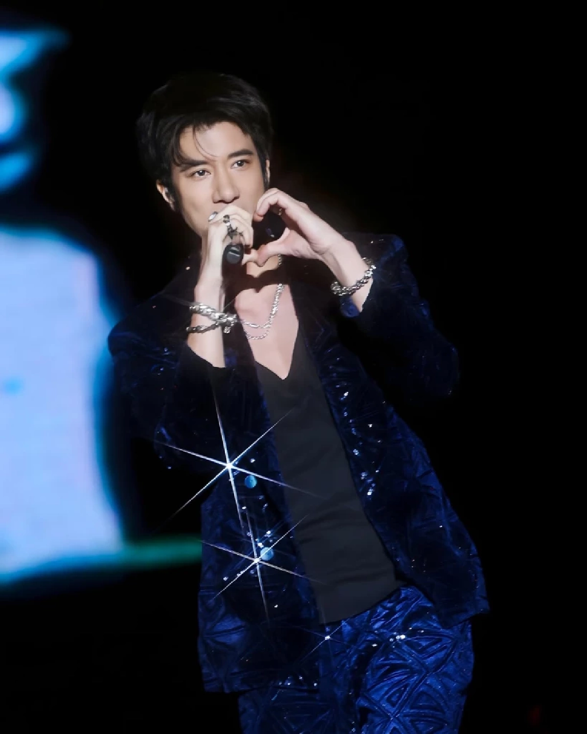 หล่ออมตะ “หวังลี่หง” ในวัย 49 ปี แต่หน้ายังเด็กเหมือนวัย 30