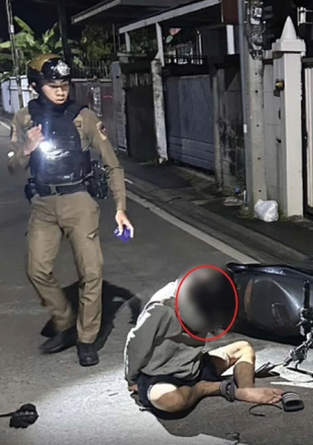 รวบหนุ่มซุกยาบ้า ใช้เทปใสพันไว้รอบต้นขา หวังหนีการจับกุม